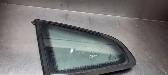 Volkswagen PASSAT B5 Rear side window