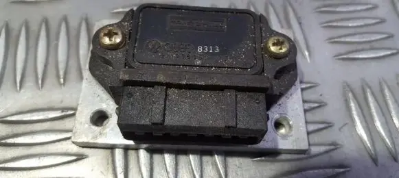 Volkswagen Golf II Ignition amplifier control unit 211905351