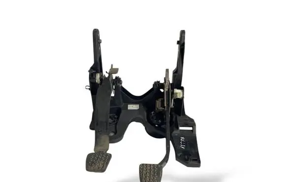 Opel Astra J Pedal assembly 13252175