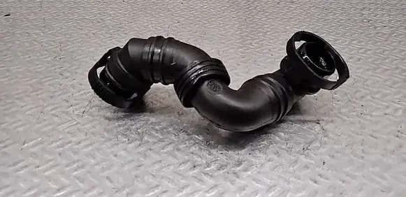 Volkswagen PASSAT B6 Breather/breather pipe/hose 06F103212D