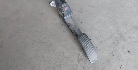 Toyota Avensis T270 Accelerator throttle pedal 7811002021