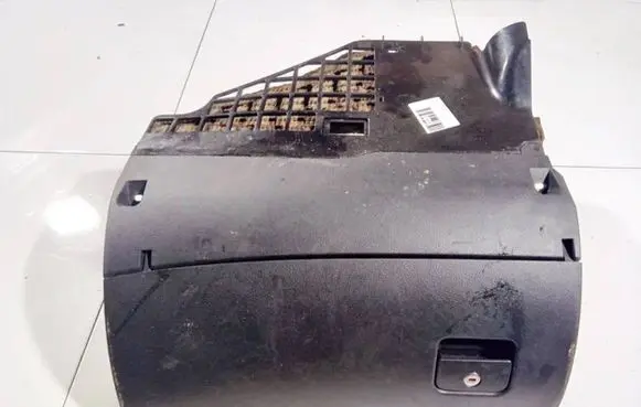 Glove box