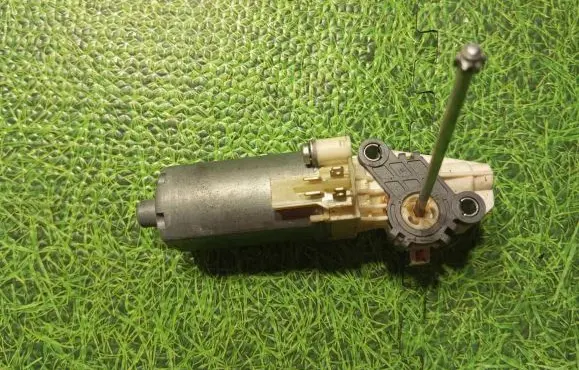 BMW M6 Seat adjustment motor 0390201929