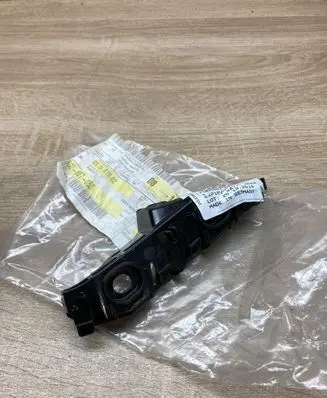 Volkswagen PASSAT B8 Front bumper mounting bracket 3G0807050