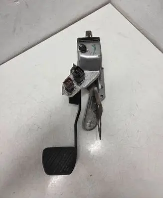 Nissan Juke I F15 Brake pedal 