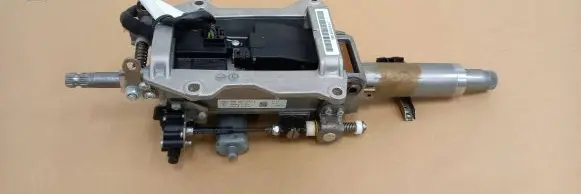 Steering wheel axle set