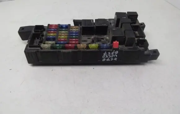 Volvo XC70 Fuse module 8637841 518322326