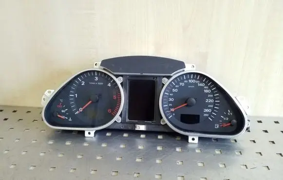 Audi A6 S6 C6 4F Speedometer (instrument cluster) 4F0920900S