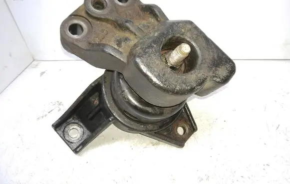 KIA Carnival Engine mount bracket
