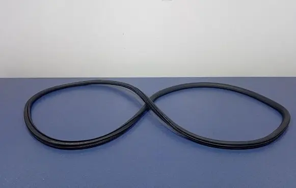 Opel Zafira C Front door rubber seal 13260053