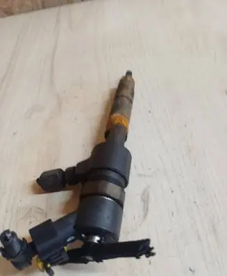 Opel Vectra C Fuel injector 0445110165