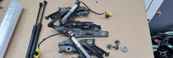 Audi A4 S4 B9 Engine bonnet/hood hinges 8W0823301E 8W0823302E LY9B