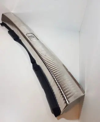 Trunk/boot sill cover protection