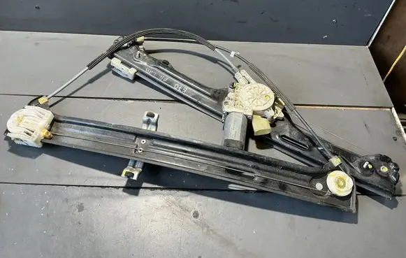 BMW X5 E70 Front door window regulator with motor 7137020S