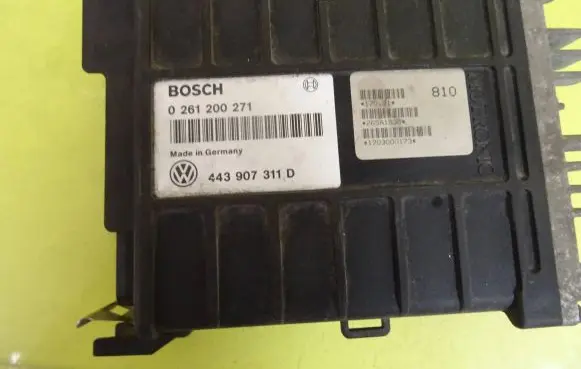 Volkswagen PASSAT B3 Engine control unit/module 0261200271 443907311D