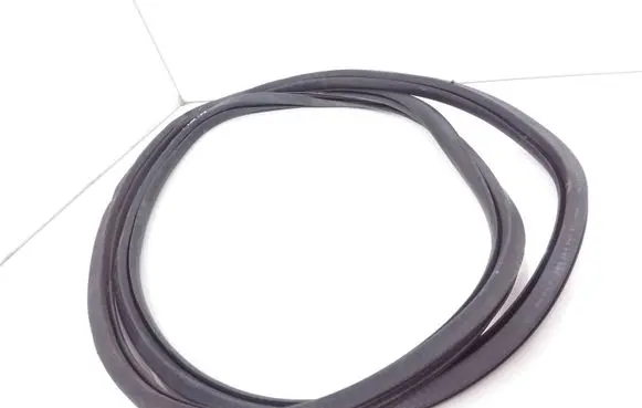 Volkswagen Golf VI Front door rubber seal 5K4867911