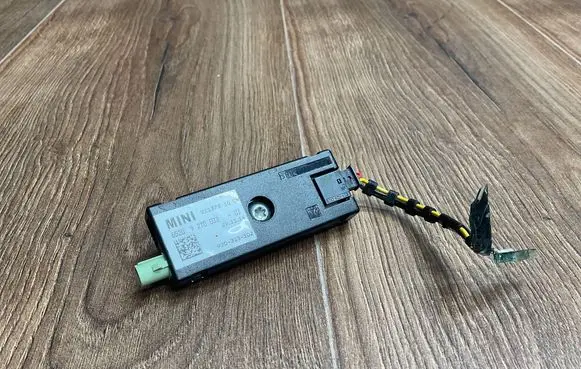 Mini Cooper Countryman R60 Aerial antenna amplifier 9270033