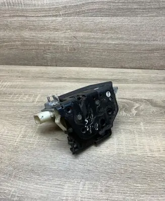 Volkswagen PASSAT B6 Front door lock 3C1837016A