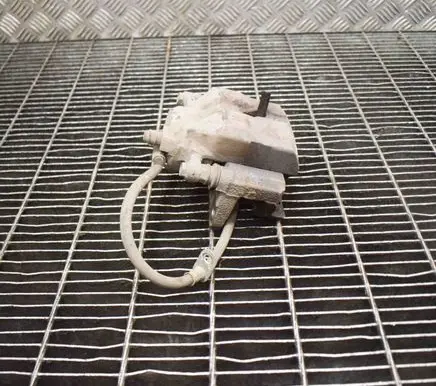 Toyota Prius (XW50) Front brake caliper