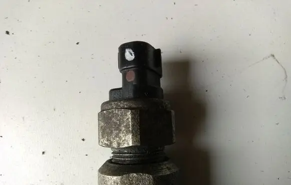 Fuel pressure sensor