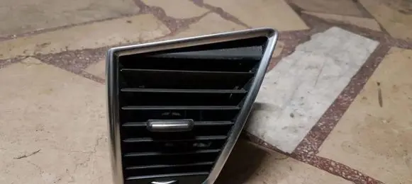 Audi Q5 SQ5 Dashboard side air vent grill/cover trim 8R1820901L