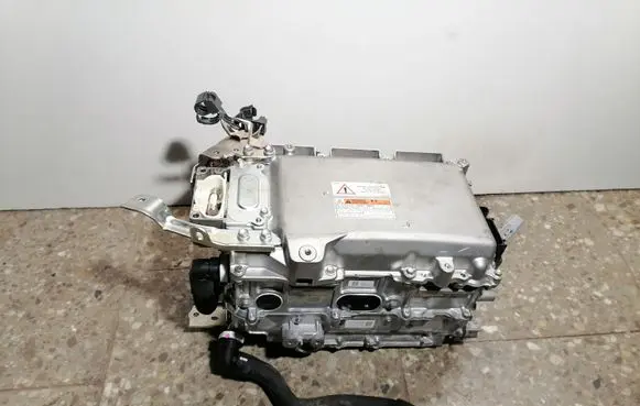 Voltage converter inverter