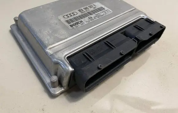 Audi A4 S4 B6 8E 8H Engine control unit/module 8E0909557E