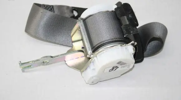 BMW i8 Middle seatbelt (rear) 