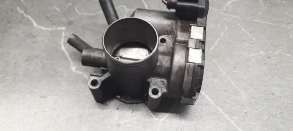 Volkswagen Caddy Throttle body valve 030133062c