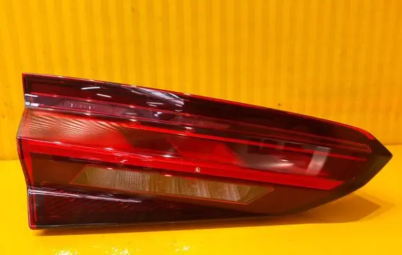 Audi A5 Tailgate rear/tail lights 8W6945075