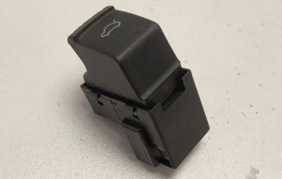Volkswagen PASSAT B5.5 Tailgate opening switch 1J0959831A