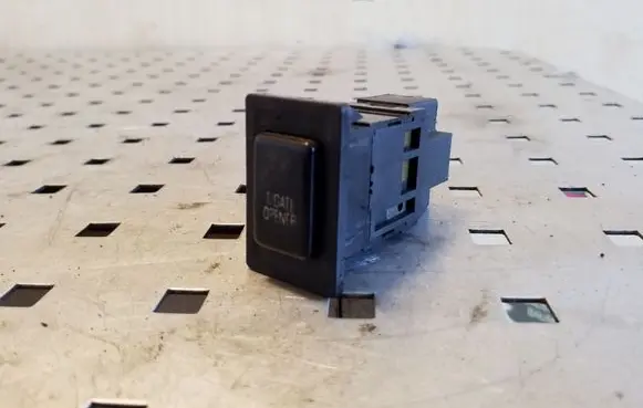 Tailgate opening switch