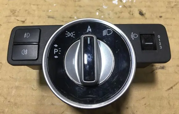 Mercedes-Benz C W204 Light switch A2049058002