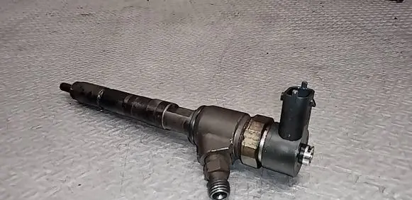 Opel Corsa D Fuel injector 0445110183