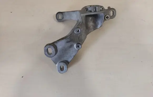 Gearbox mounting bracket
