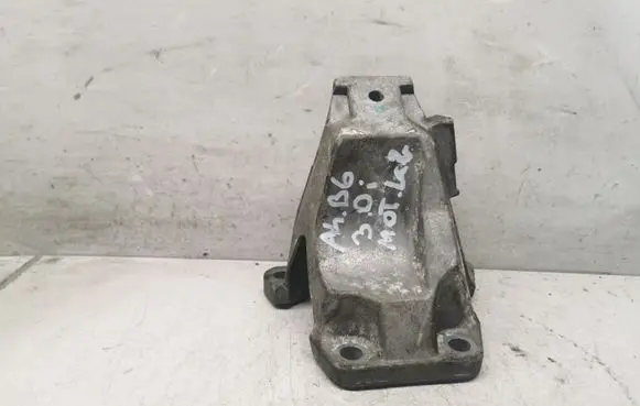 Audi A4 S4 B6 8E 8H Engine mounting bracket 8E0199308H