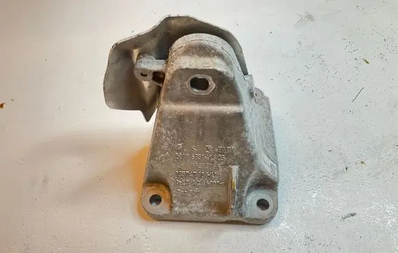 BMW 4 F36 Gran coupe Engine mounting bracket 6859416 185747J0 6859406