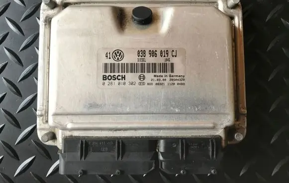 Volkswagen Golf IV Engine control unit/module 038906019CJ 0281010302 28SA4320