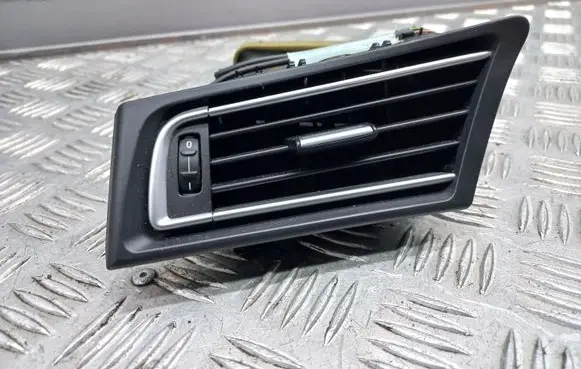BMW 7 F01 F02 F03 F04 Dashboard side air vent grill/cover trim F3911585710