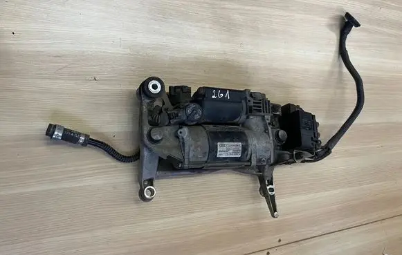Audi Q7 4L Air suspension compressor/pump 7L8616006E