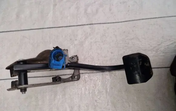Land Rover Discovery 3 - LR3 Brake pedal Skb000431