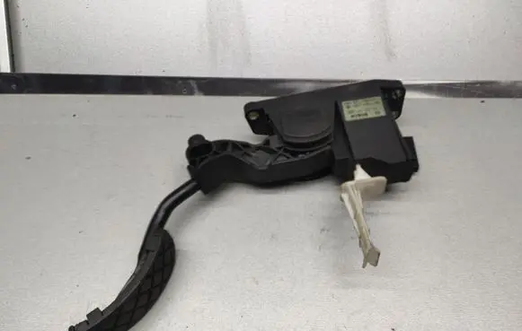 Volkswagen Golf IV Accelerator throttle pedal 1J2721503 0281002346