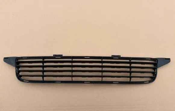 Toyota Avensis T270 Front bumper lower grill 5311205080