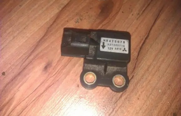 Mitsubishi Outlander Airbag deployment crash/impact sensor mr475078