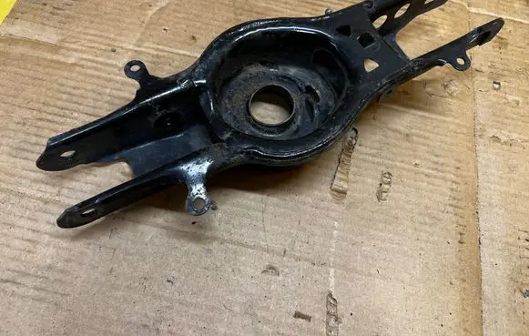 Chevrolet Camaro Rear suspension control arm 23282356 23282356LH