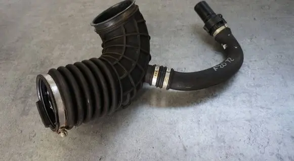 BMW 1 F20 F21 Turbo air intake inlet pipe/hose 586509