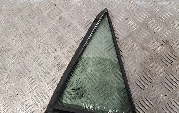 Toyota Auris 150 Rear vent window glass 6812402170 6818902090