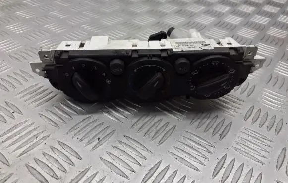 Ford Focus Interior fan control switch 7M5T-19980-AB