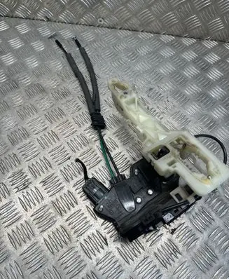 KIA Sorento Front door lock A045777