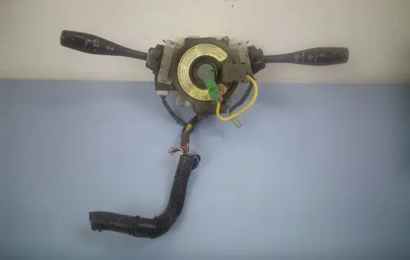 Mitsubishi Pajero Pinin Wiper turn signal indicator stalk/switch MR362064 C52CS61 C52CS67